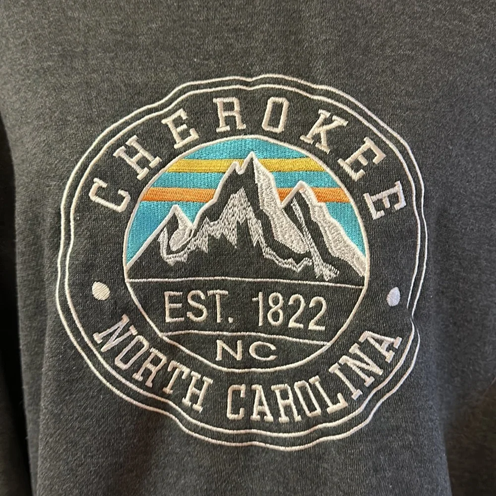 Cherokee North Carolina crew sweatshirt, size xl - Picture 2 of 3